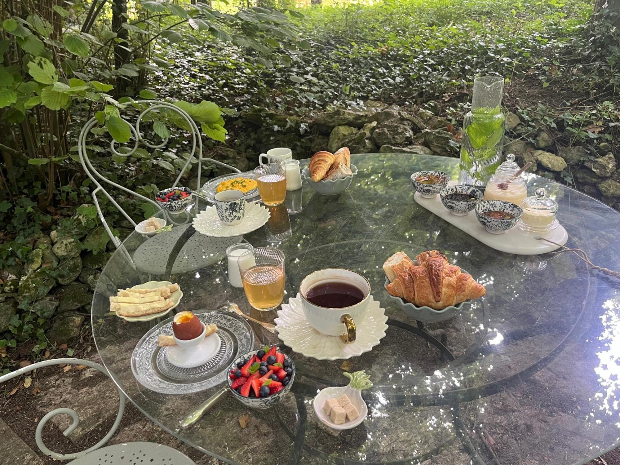 Le Clos Des Songes Blaru Екстериор снимка