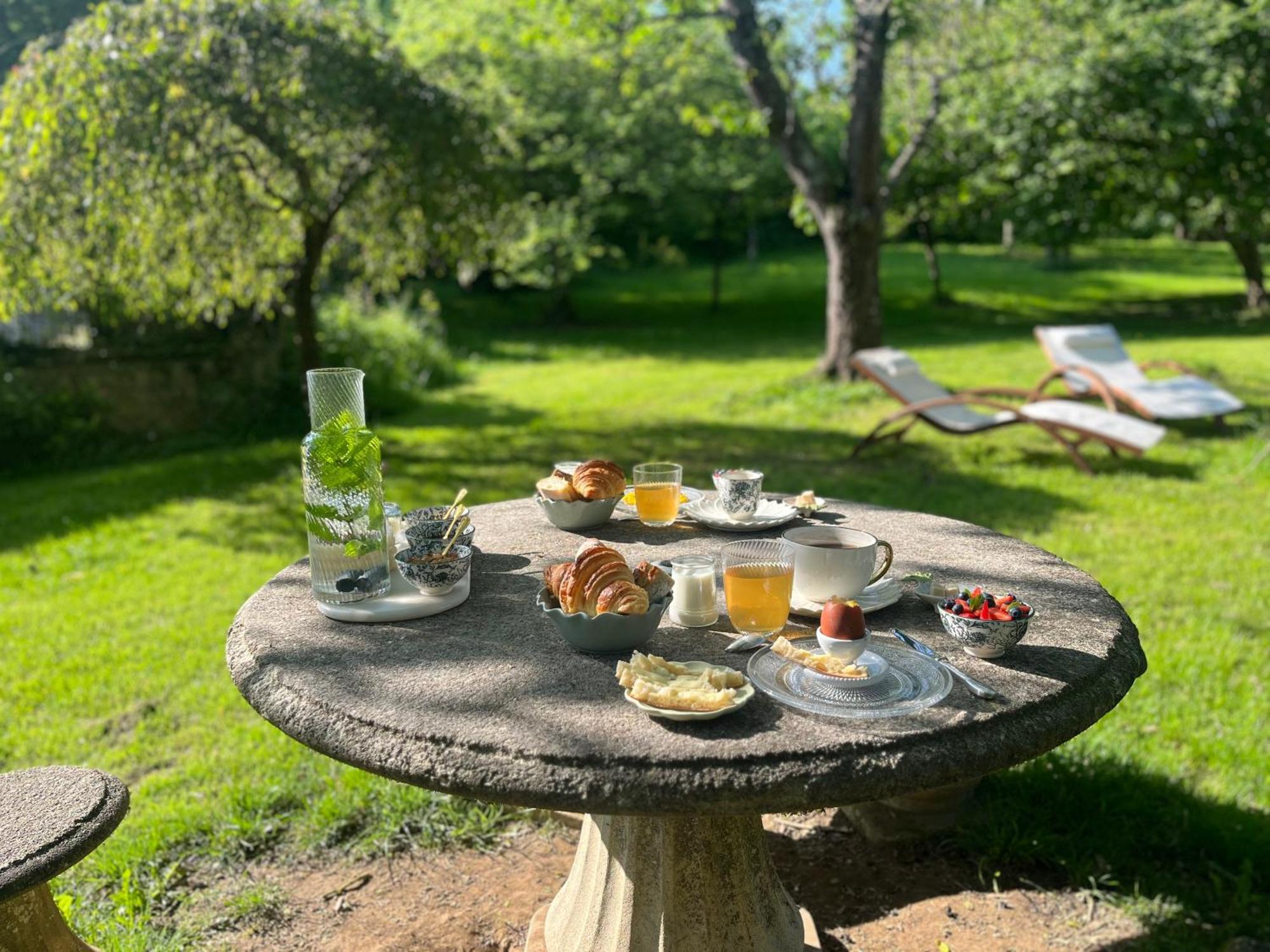 Le Clos Des Songes Blaru Екстериор снимка