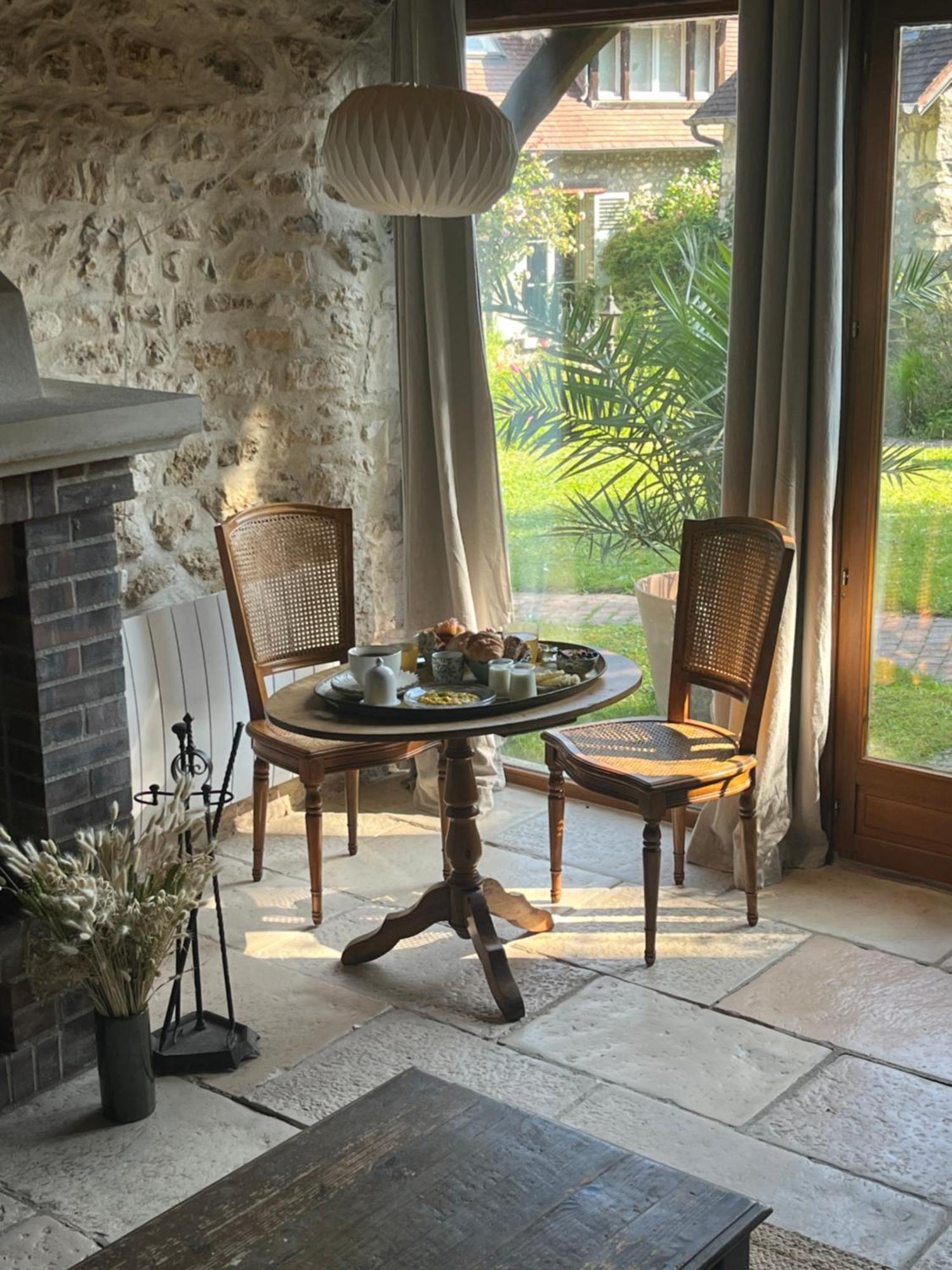 Le Clos Des Songes Blaru Екстериор снимка