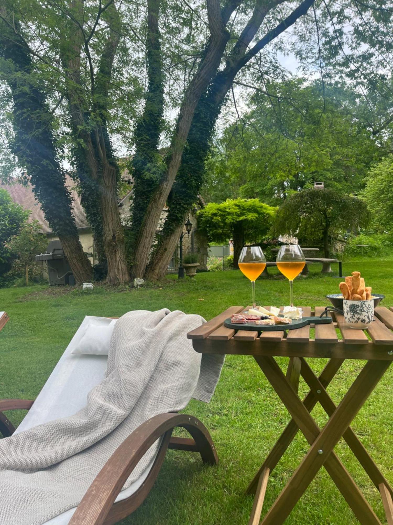 Le Clos Des Songes Blaru Екстериор снимка